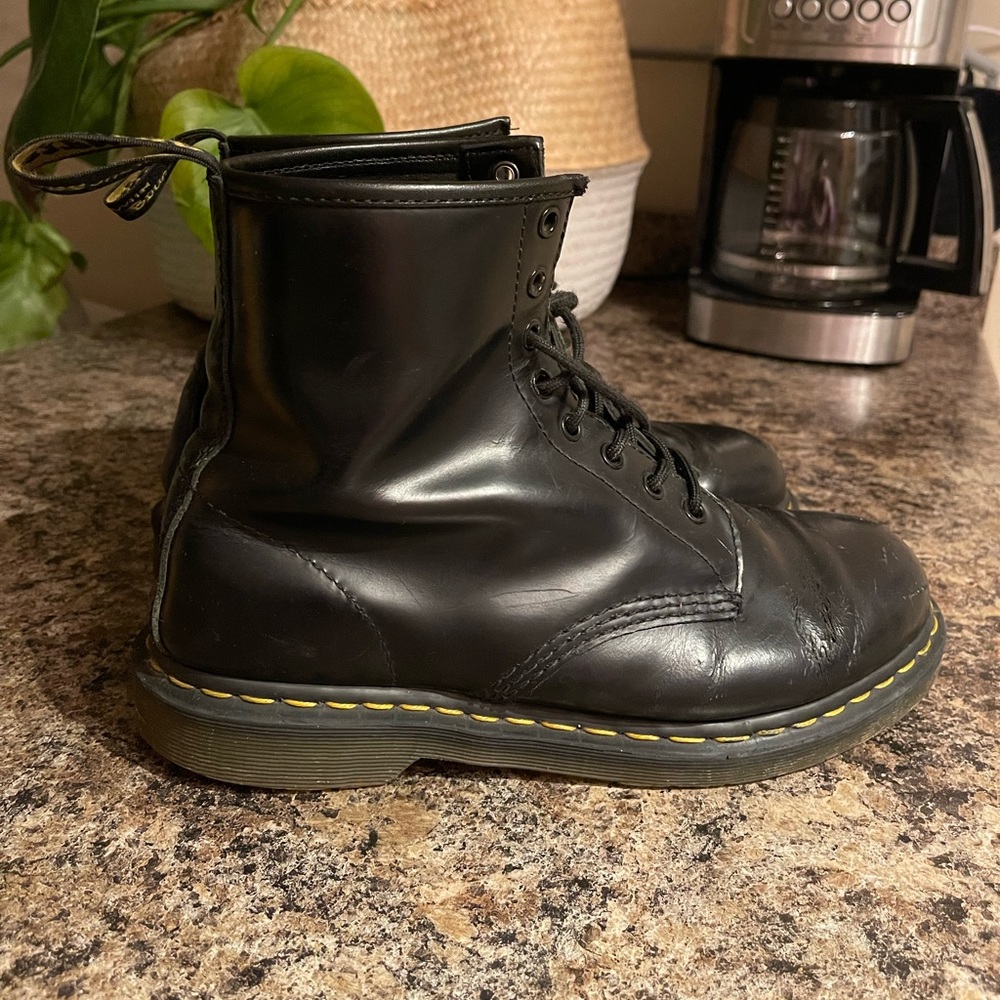 Doc Martens (W10/M9) Lace Up Original Boots